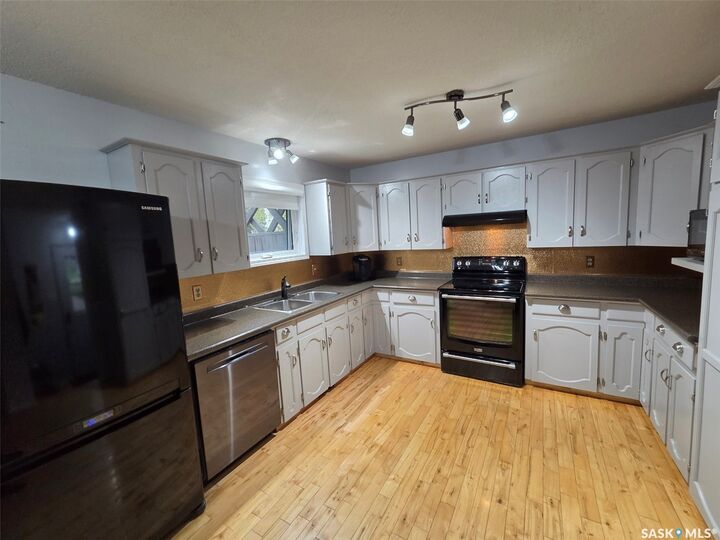 Property Photo:  228 Railway Avenue  SK S0G 5A0 