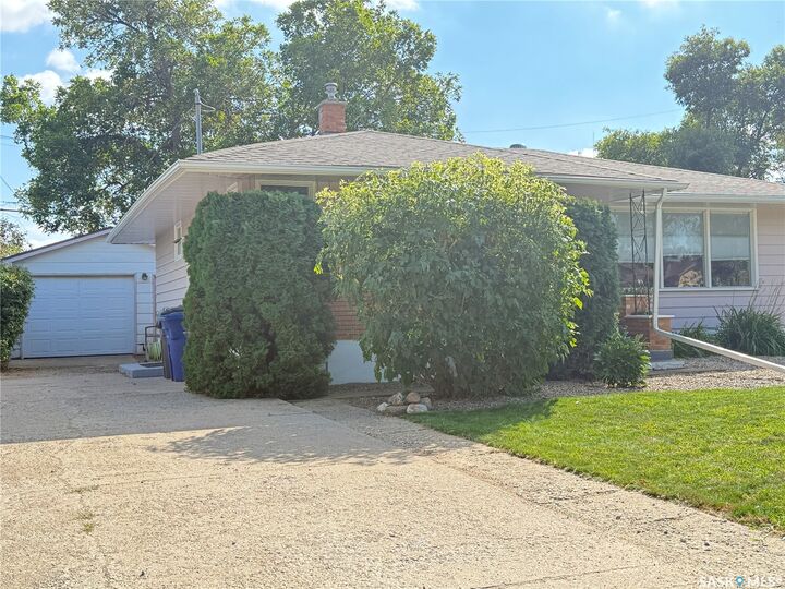 Property Photo:  212 Ash Drive  SK S4H 0S2 