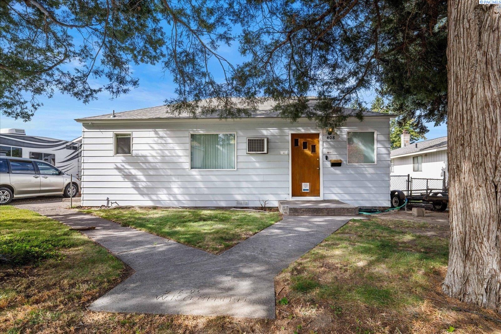 Property Photo: 1616 W 4th Place WA 99336