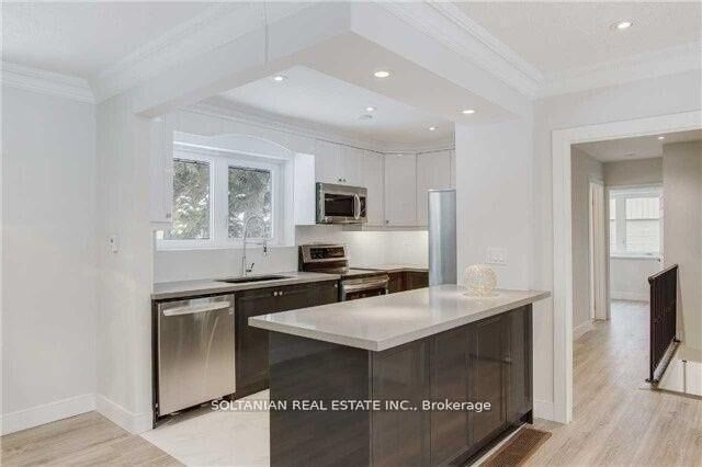 Property Photo:  44 Tremont Crescent  ON M3B 2S2 