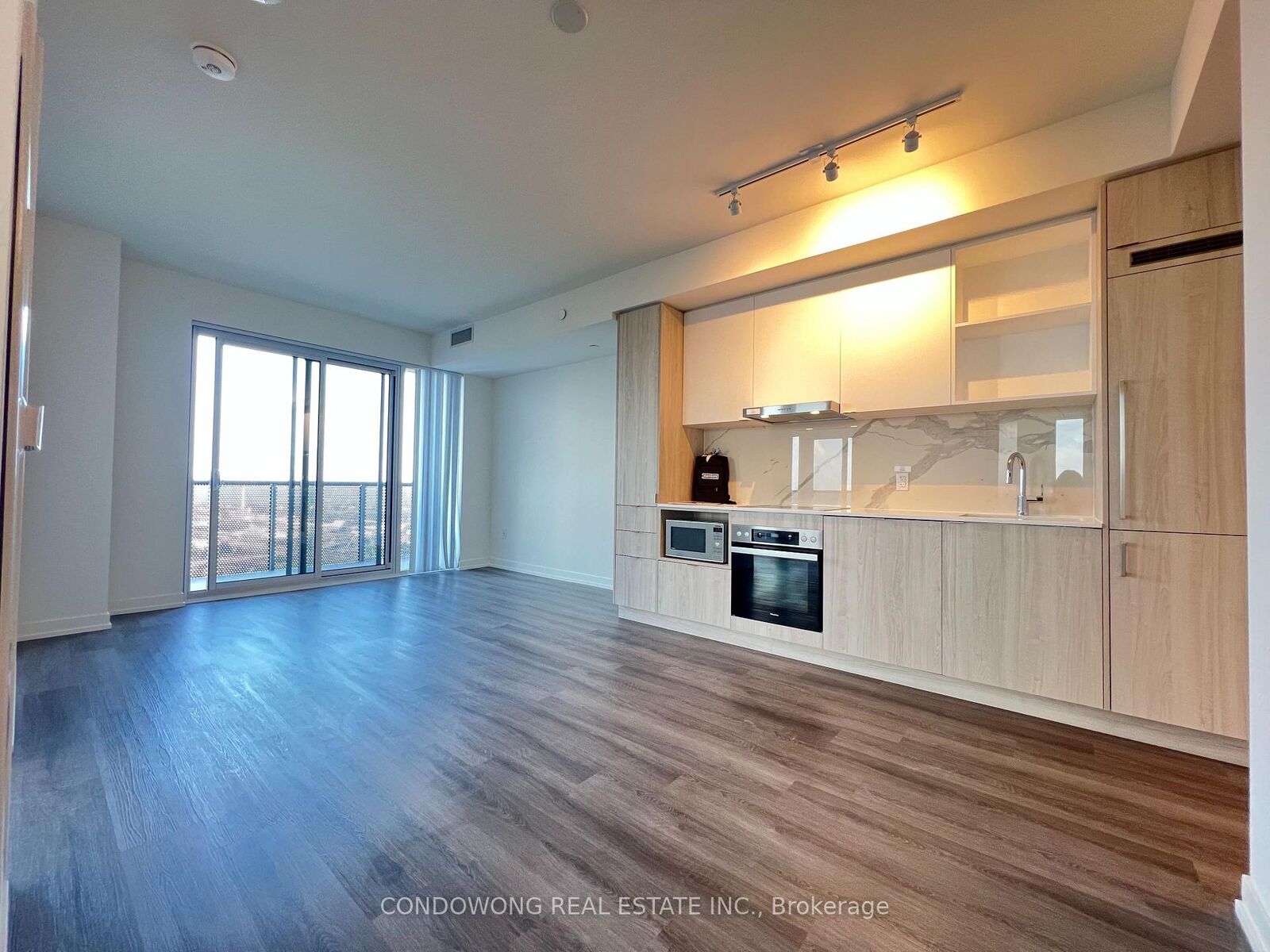 Property Photo:  138 Downes Street 6203  ON M5E 0E4 