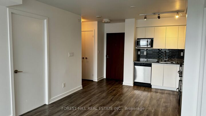 Property Photo:  160 Flemington Road 1422  ON M6A 0A9 