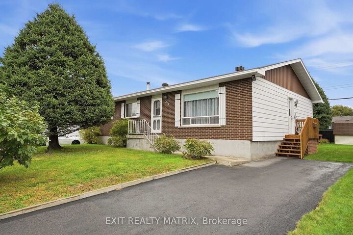 Property Photo:  815 Edmond Street  ON K6A 3C6 
