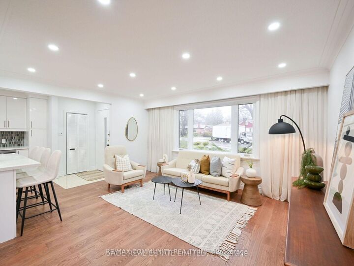 Property Photo:  15 Saunders Road  ON M1J 3J1 