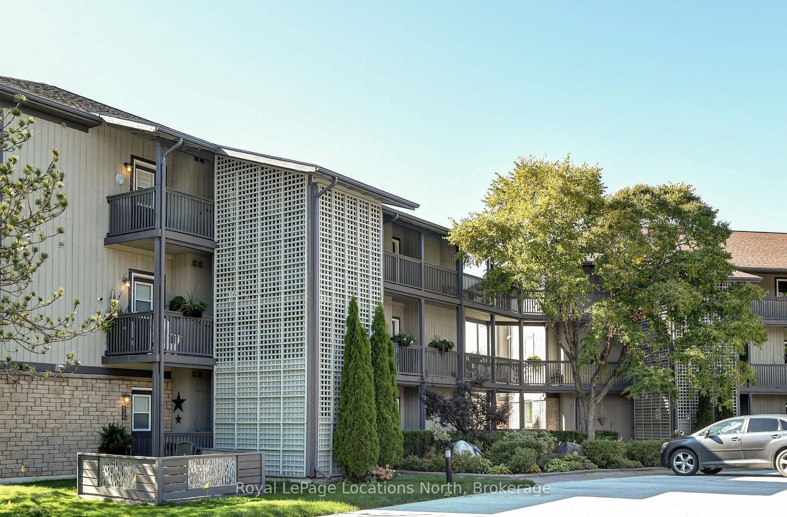 Property Photo: 633 Johnston Park Avenue 10 ON L9Y 5C7
