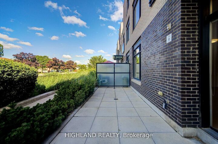 Property Photo:  4070 Parkside Village Drive 9  ON L5B 0K2 