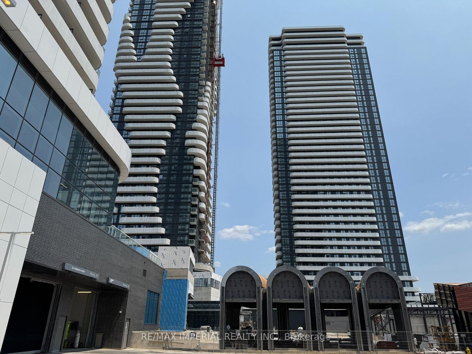 Property Photo:  28 Interchange Way 811  ON L4K 0P8 
