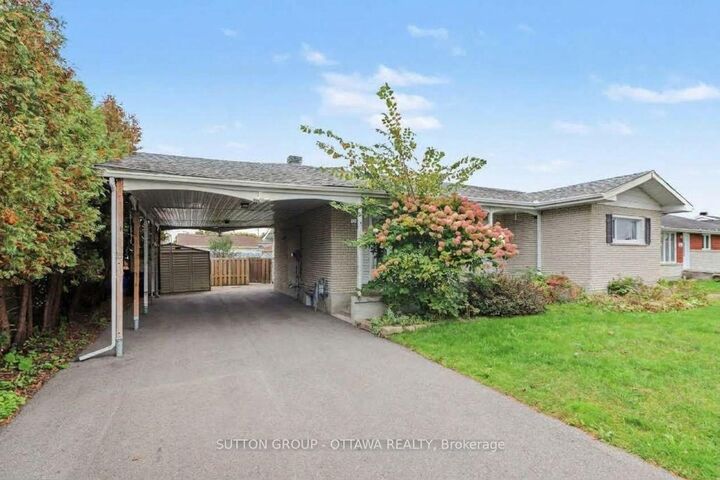 Property Photo: 678 Rejane Crescent ON K6A 2K6