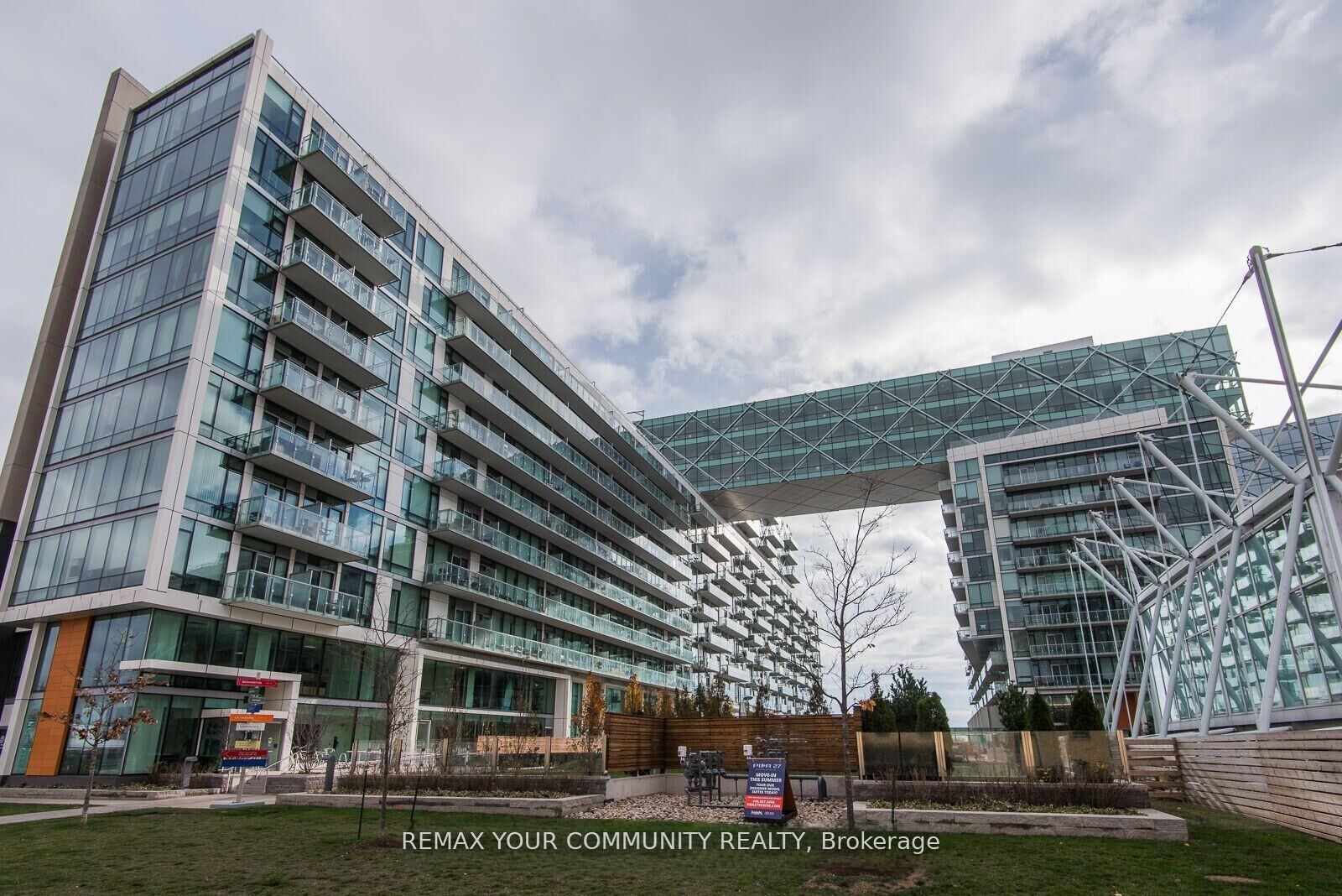 Property Photo:  39 Queens Quay E 815  ON M5E 0A5 