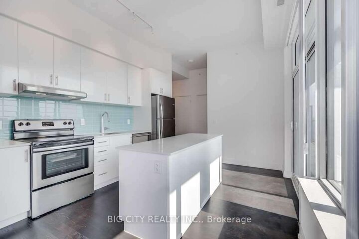 Property Photo: 7 Kenaston Gardens Lph7 ON M2K 1G7