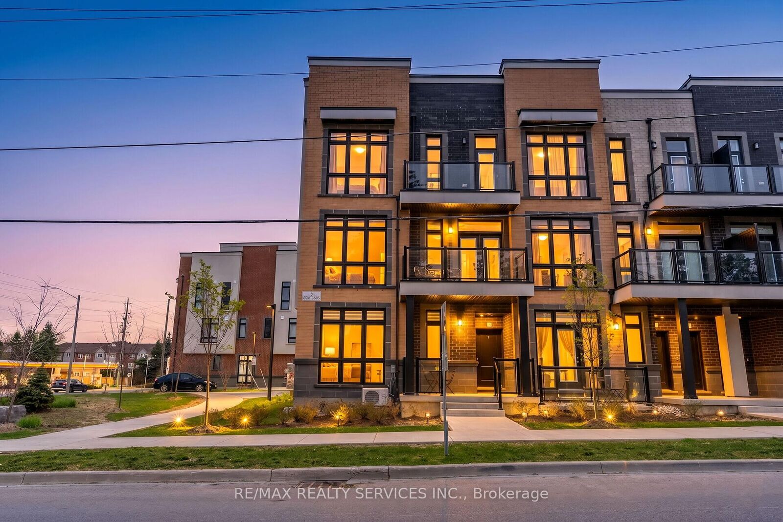Property Photo:  1 Bond Crescent 5  ON L4E 1J4 