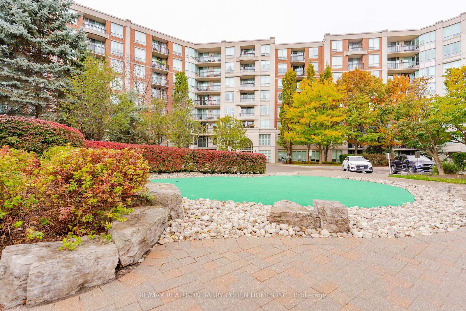 Property Photo:  28 William Carson Crescent 815  ON M2P 2H1 