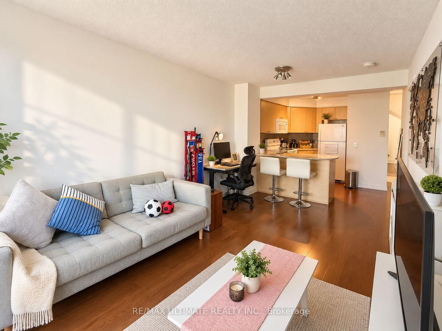 Property Photo:  763 Bay Street 2901  ON M5G 2R3 