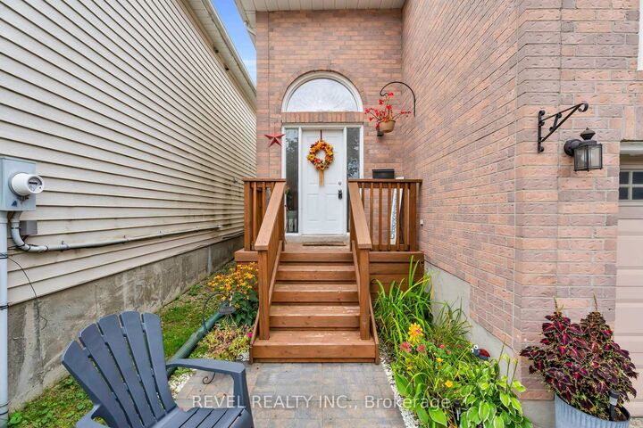 Property Photo:  302 Shelburne Place  ON L9V 3A9 