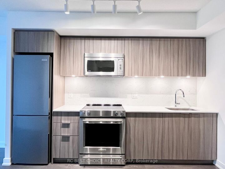 Property Photo:  30 Samuel Wood Way 1905  ON M9B 0C9 