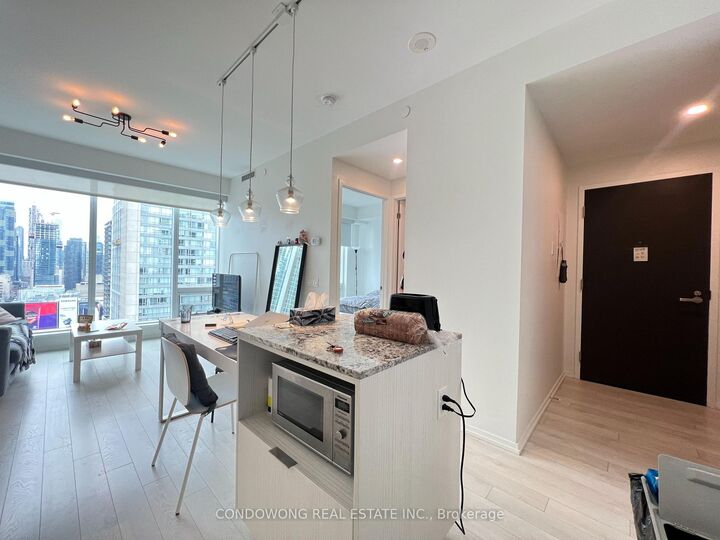 Property Photo:  197 Yonge Street 2501  ON M5B 0C1 