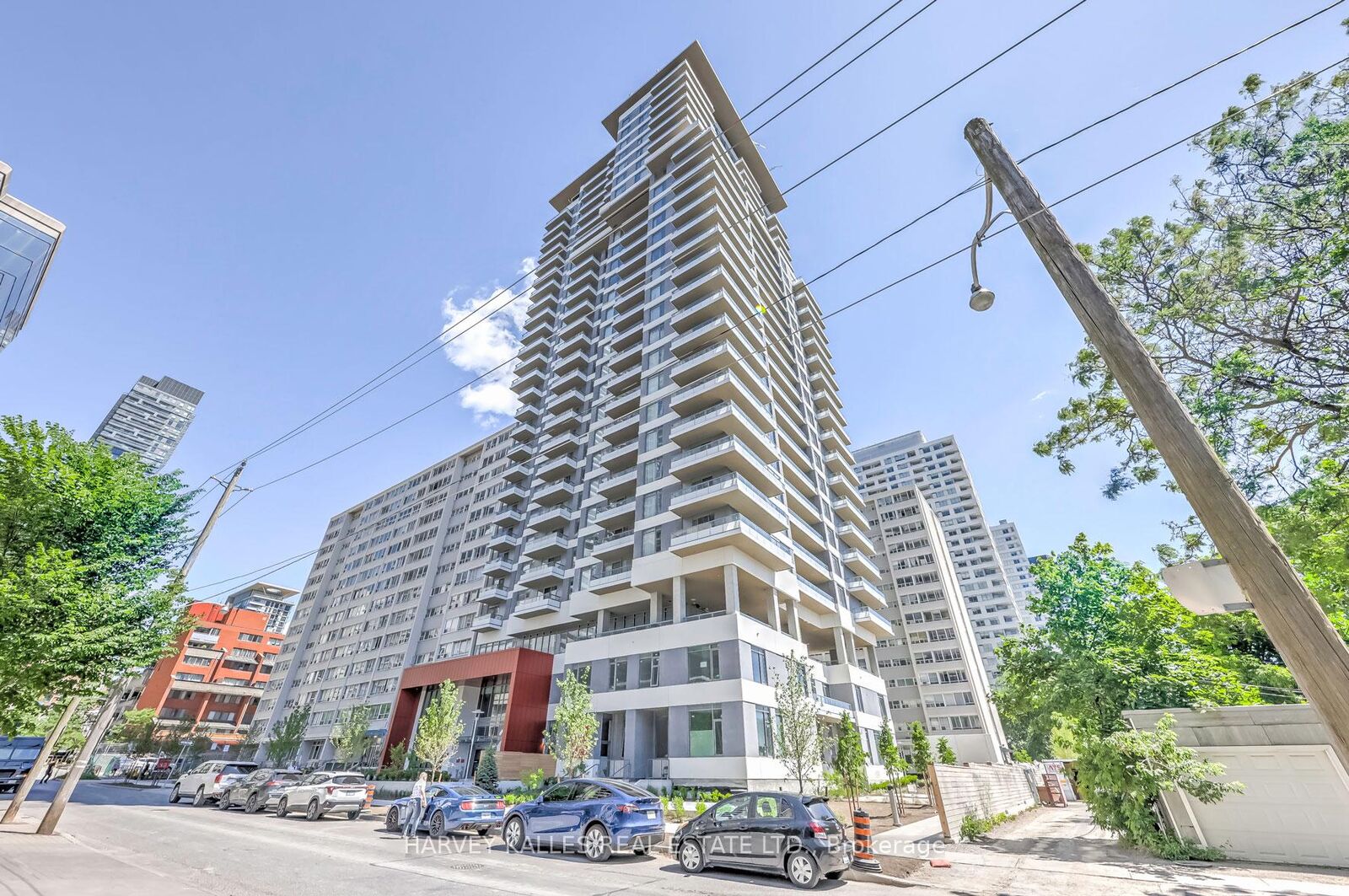 Property Photo: 25 Holly Street 2209 ON M4S 0E3
