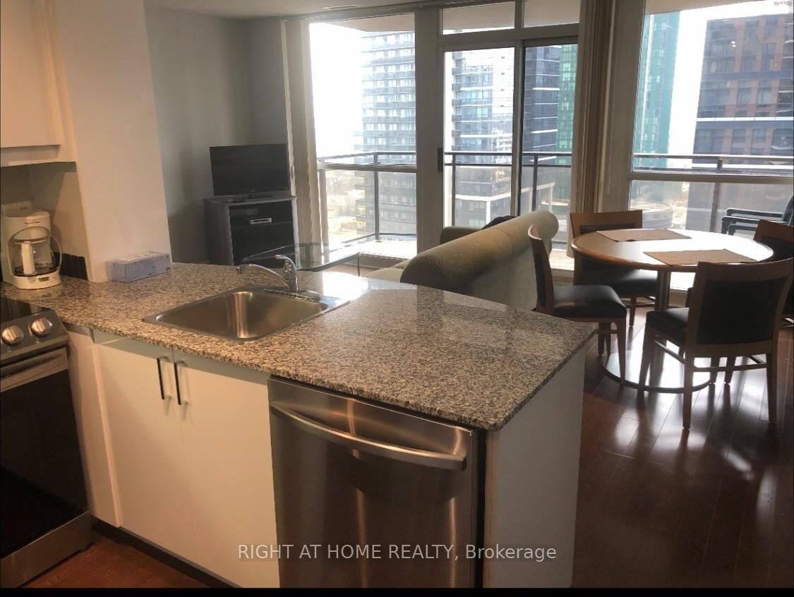 Property Photo:  33 Sheppard Avenue E 2105  ON M2N 7K1 