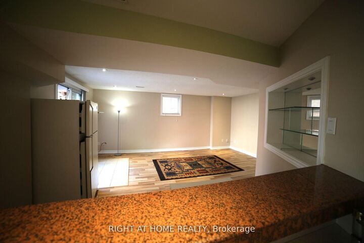 Property Photo:  5260 Floral Hill-Basement Crescent  ON L5V 1V4 