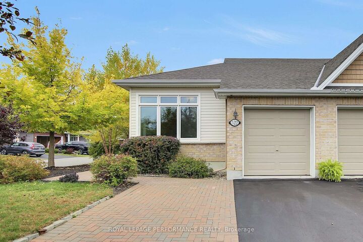 Property Photo: 522 Silverbell Crescent ON K1T 0P1