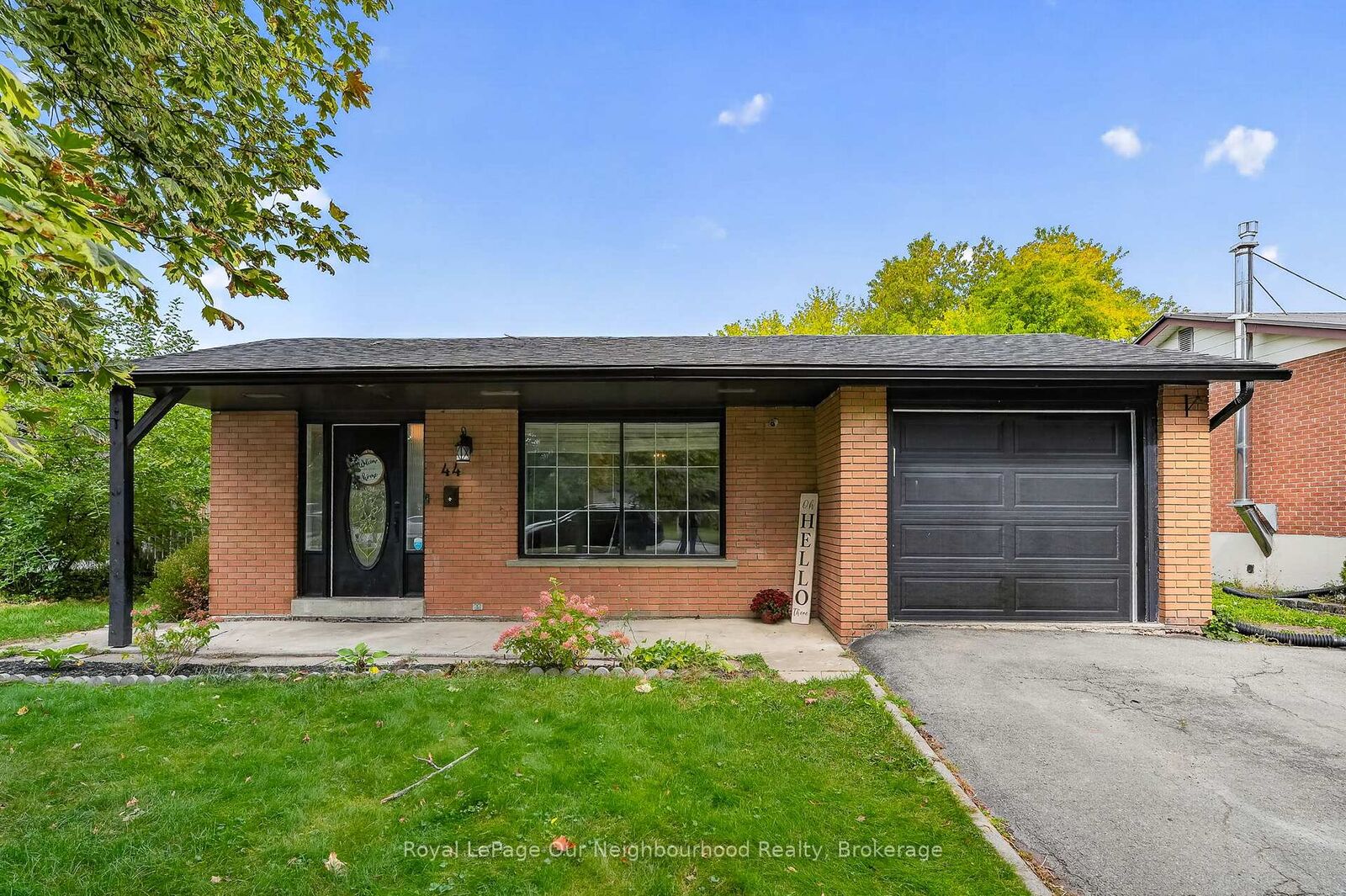 Property Photo:  44 Barbara Street  ON K8V 1Z5 