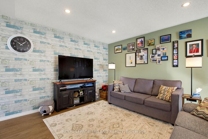 Property Photo: 128 Highview Drive ON N5R 5R4