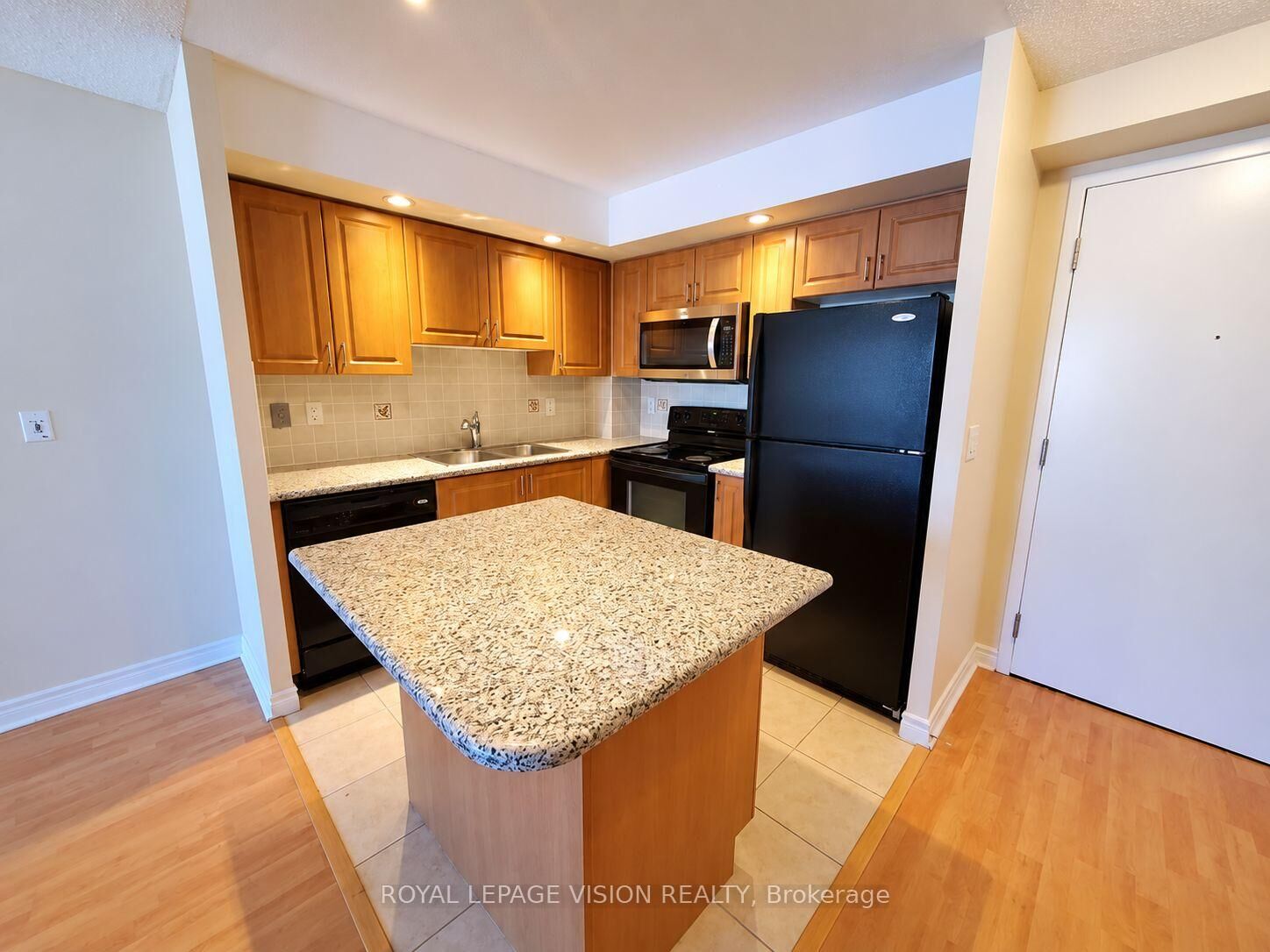 Property Photo:  33 Cox Boulevard 327  ON L3R 8A6 