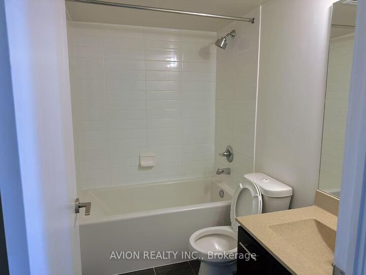 Property Photo:  135 Village Green Square 3823  ON M1S 0G4 