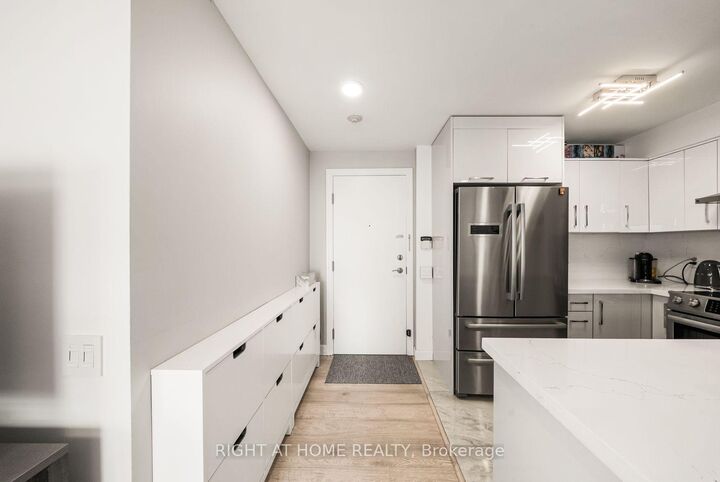 Property Photo:  21 Hillcrest Avenue 901  ON M2N 7K2 