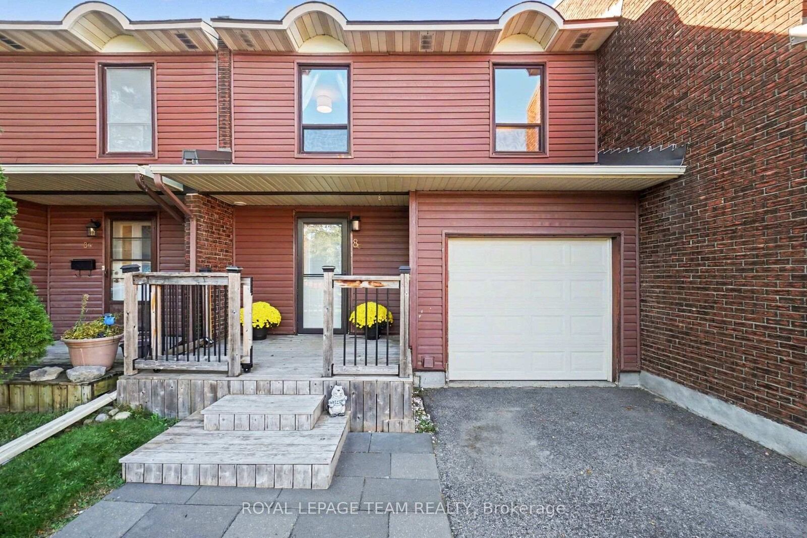 Property Photo: 8 Arnold Drive C ON K2H 6V9