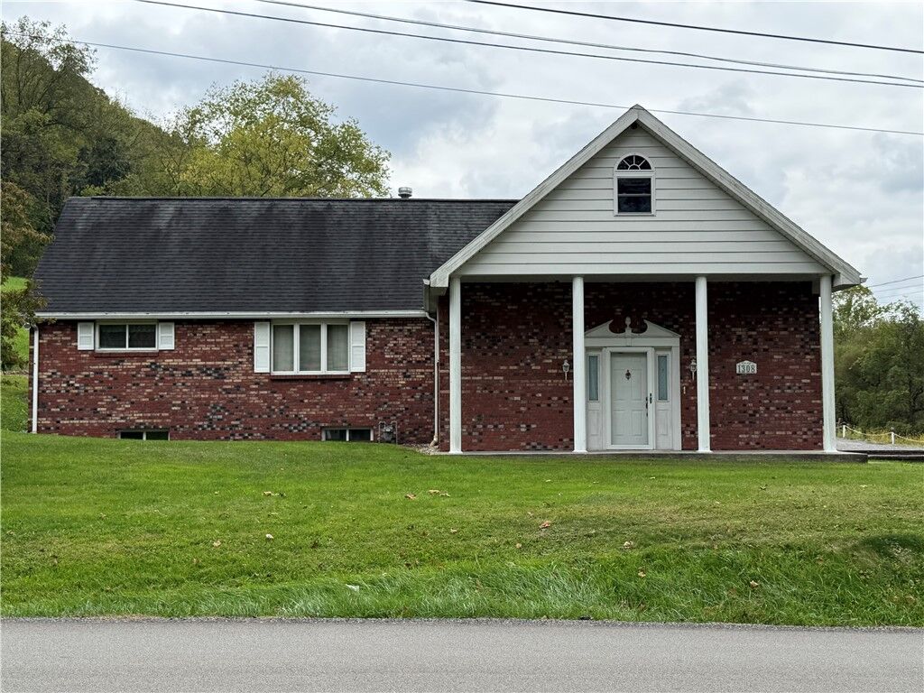 Property Photo:  1308 Buckeye Road  PA 15349 