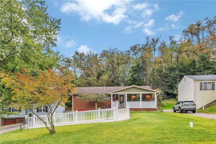 Property Photo:  725 Bilberry Rd  PA 15146 