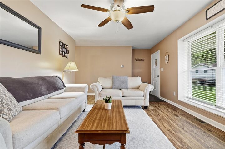Property Photo: 809 Hackberry Dr PA 15146