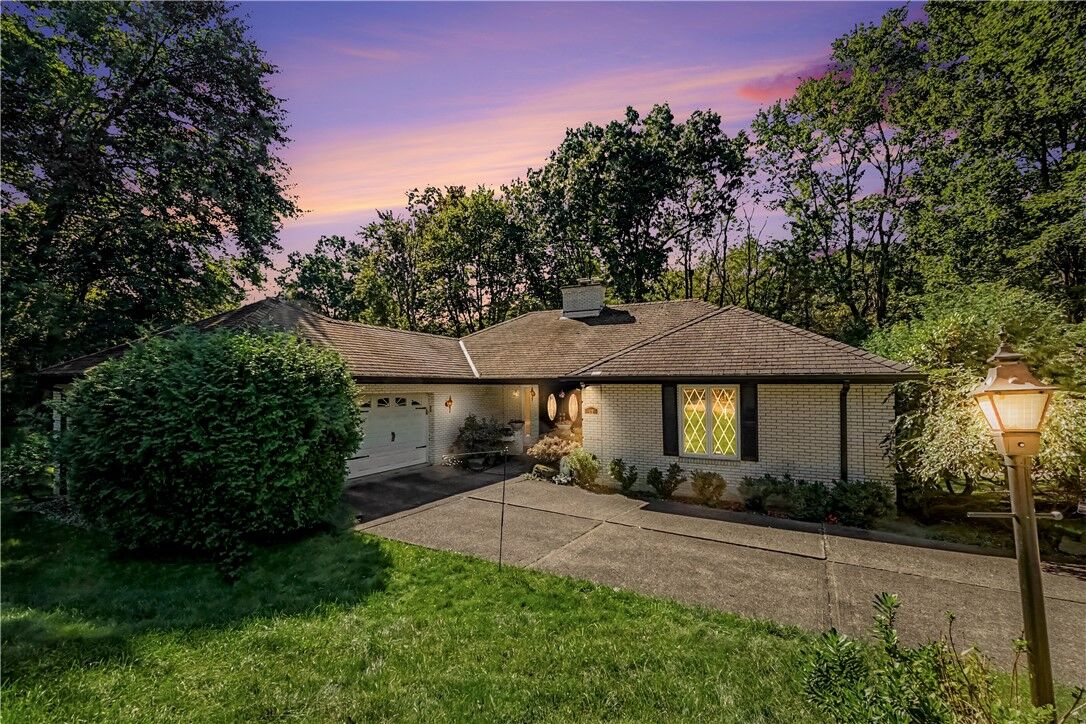 Property Photo:  12 Market Court  PA 15015 