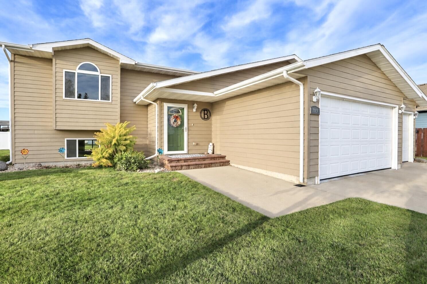 Property Photo: 1113 NE 28th Avenue SD 57401