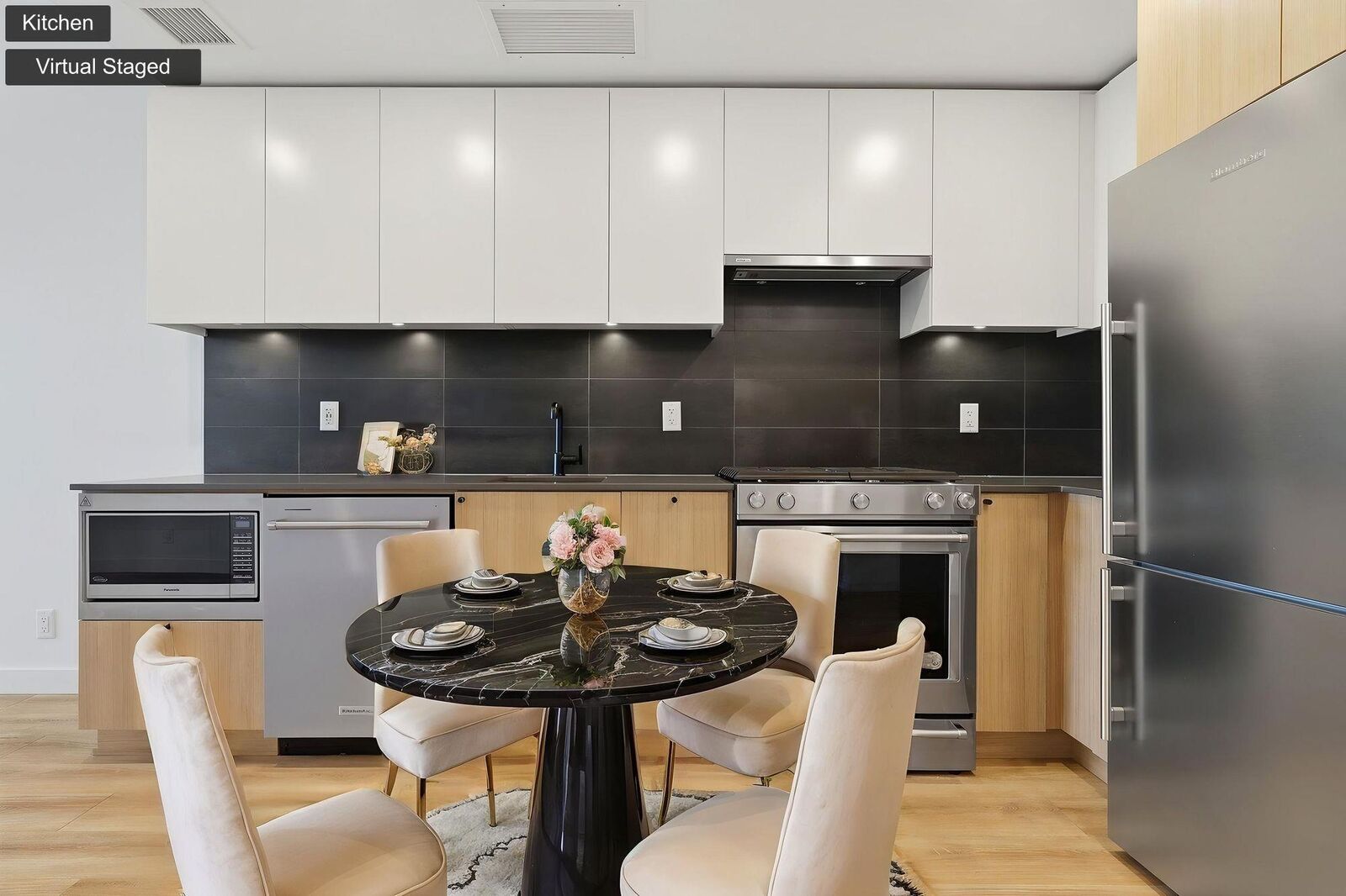 Photo de la propriété: 648 Lea Avenue 407 BC V3J 0P1