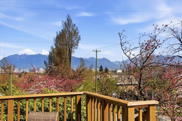 Property Photo:  706 W 24th Avenue  BC V5Z 2B8 