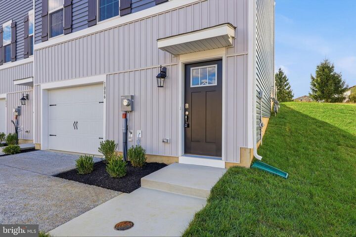 Property Photo: 1086 Meadowlark Drive PA 18051