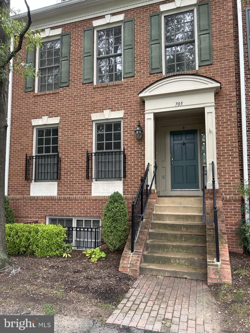 Property Photo:  705 Massey Lane A  VA 22314 