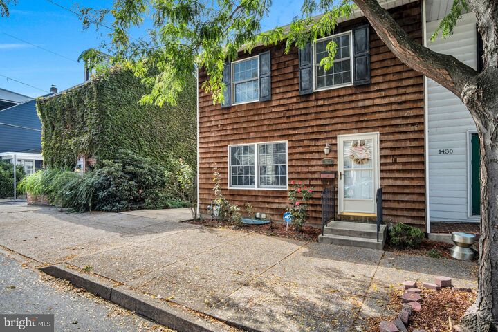 Property Photo:  1422 Green Street  PA 17102 