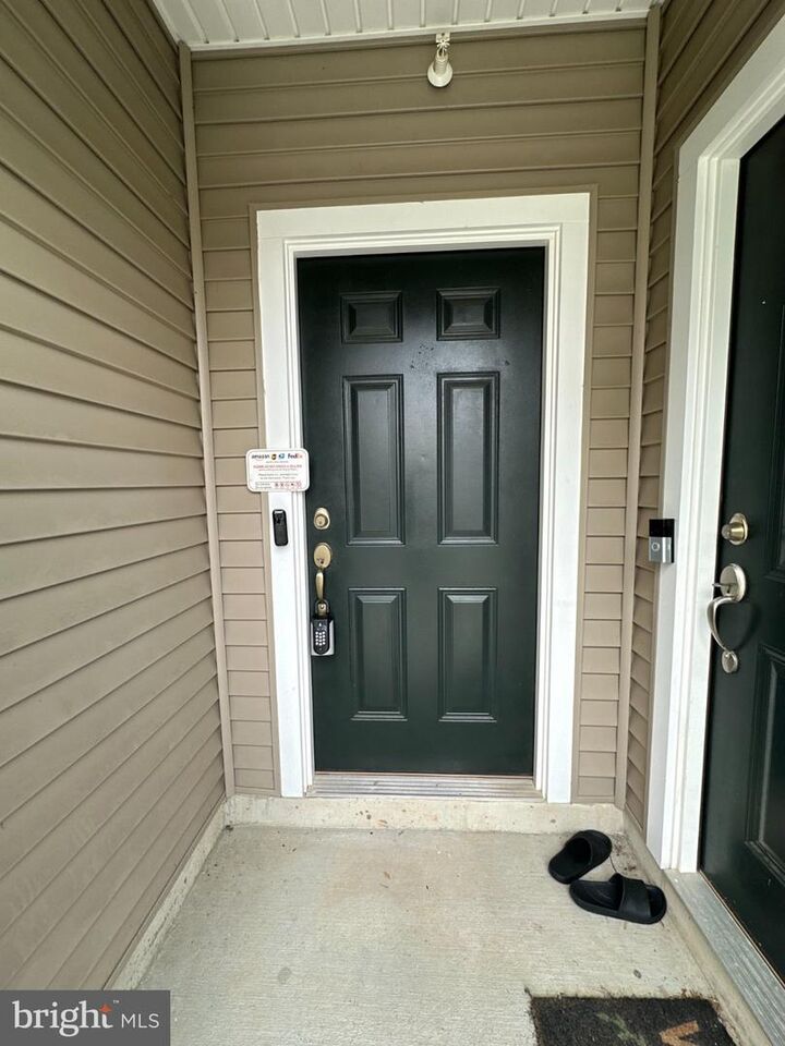 Property Photo:  