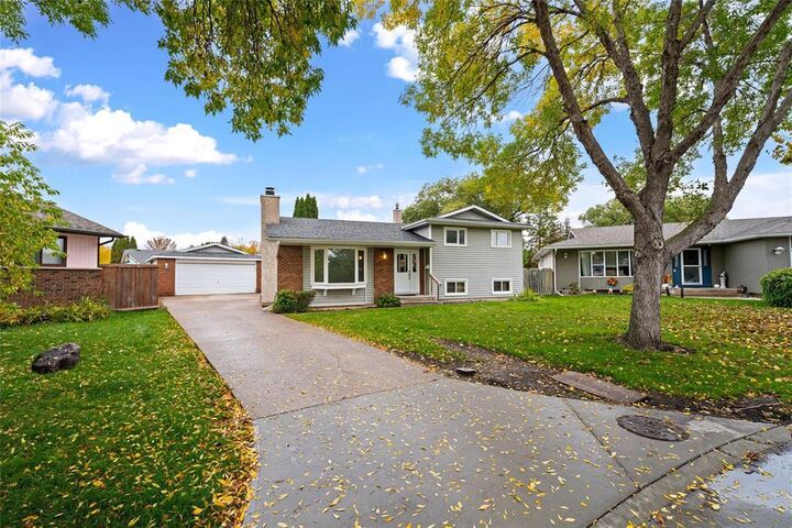 Property Photo:  11 Balcom Cove  MB R2R 1C1 