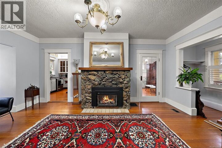 Property Photo:  1528 Foul Bay Road  BC V8R 4Z9 