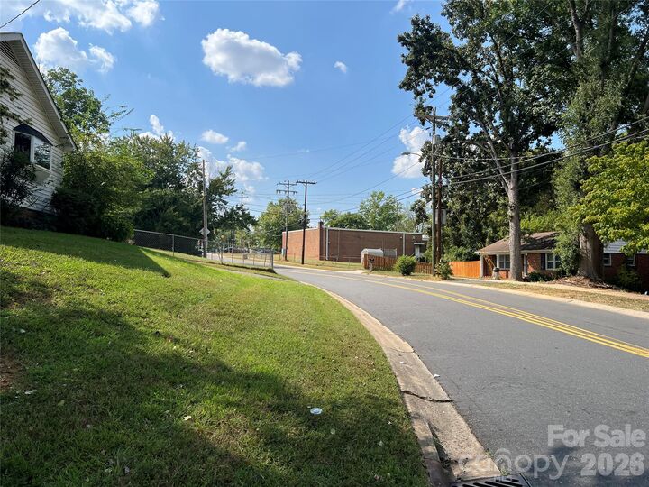 Property Photo: 8100 Carrolwood Drive NC 28217