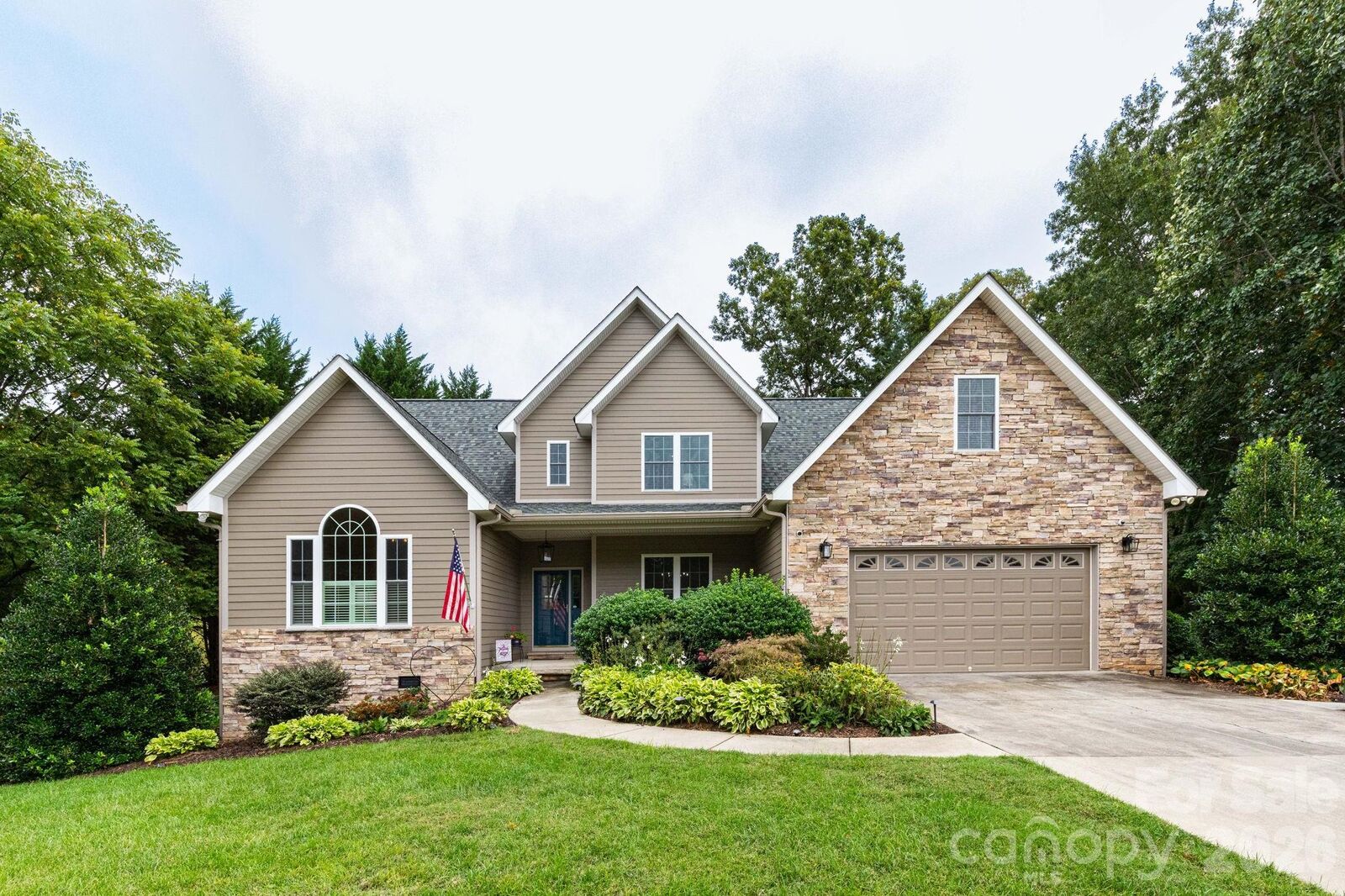 Property Photo: 47 Drakes Meadow Lane NC 28704