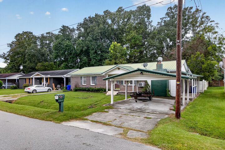 Property Photo:  725 Hoss Road  SC 29414 