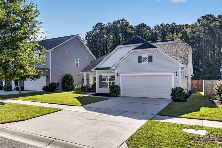 Property Photo:  215 Saxony Loop  SC 29486 