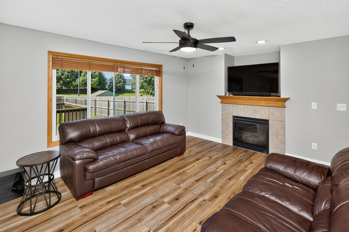 Property Photo:  2004 Country Cove Lane  IA 50009 