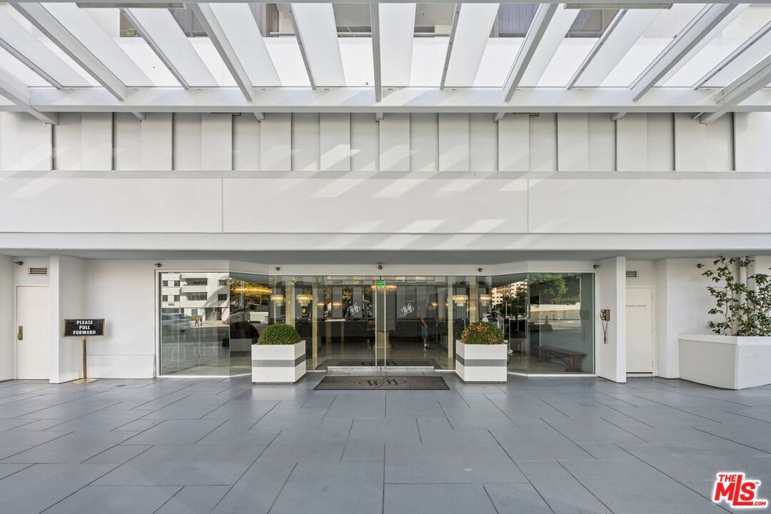 Property Photo: 10660 Wilshire Blvd, Unit 407 CA 90024