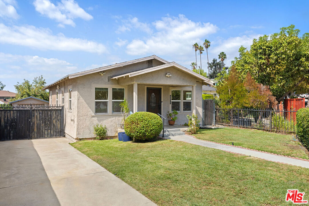 Property Photo:  3311 Carlyle St  CA 90065 